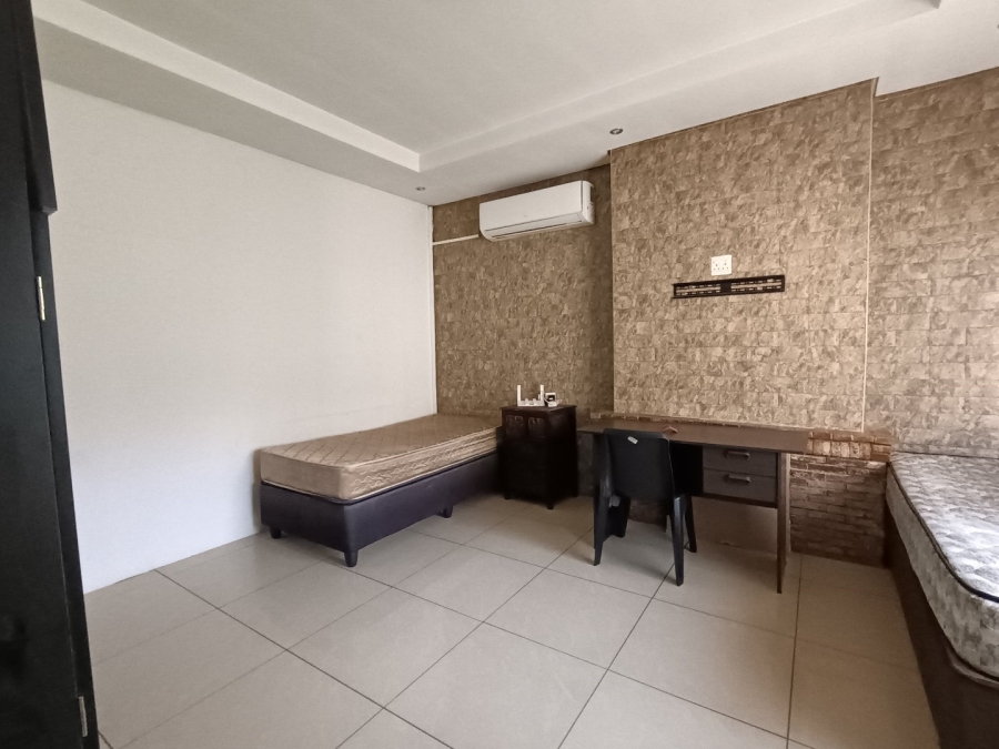 5 Bedroom Property for Sale in Park West Free State